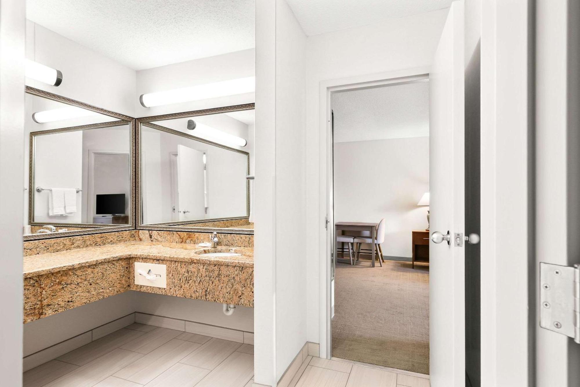 Comfort Inn Pocono Lakes Region Lake Ariel Buitenkant foto