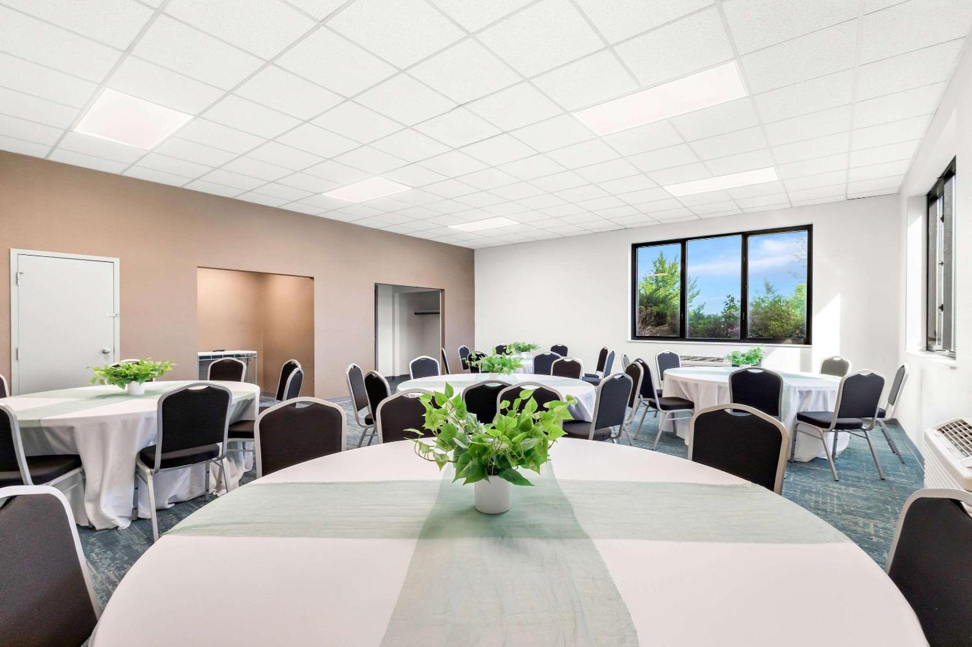 Comfort Inn Pocono Lakes Region Lake Ariel Buitenkant foto